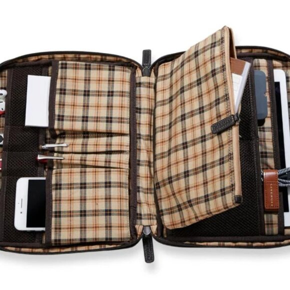 Levenger Brown Leather Travel Folio for Tablet and Accessories - Picture 4 of 8